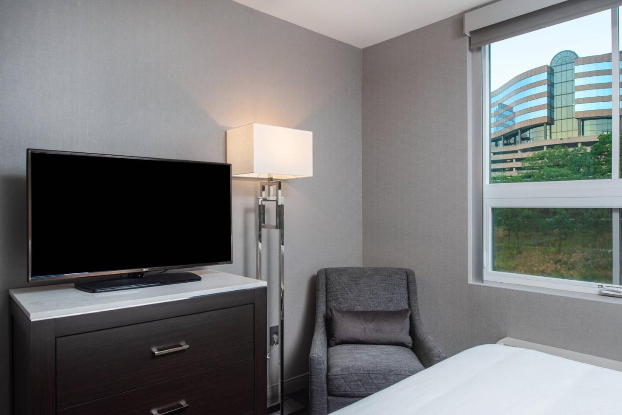 Fairfield Inn & Suites By Marriott Boston Уолтем Экстерьер фото