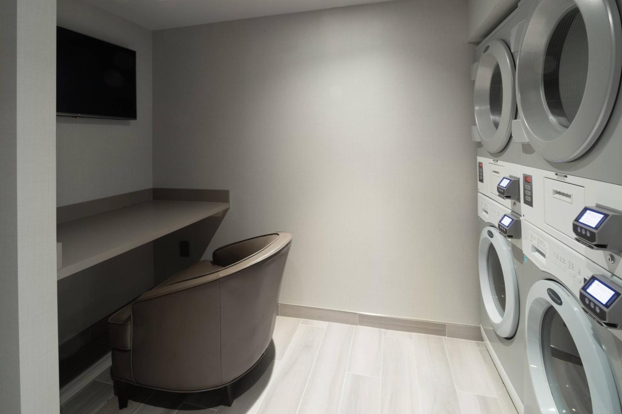 Fairfield Inn & Suites By Marriott Boston Уолтем Экстерьер фото