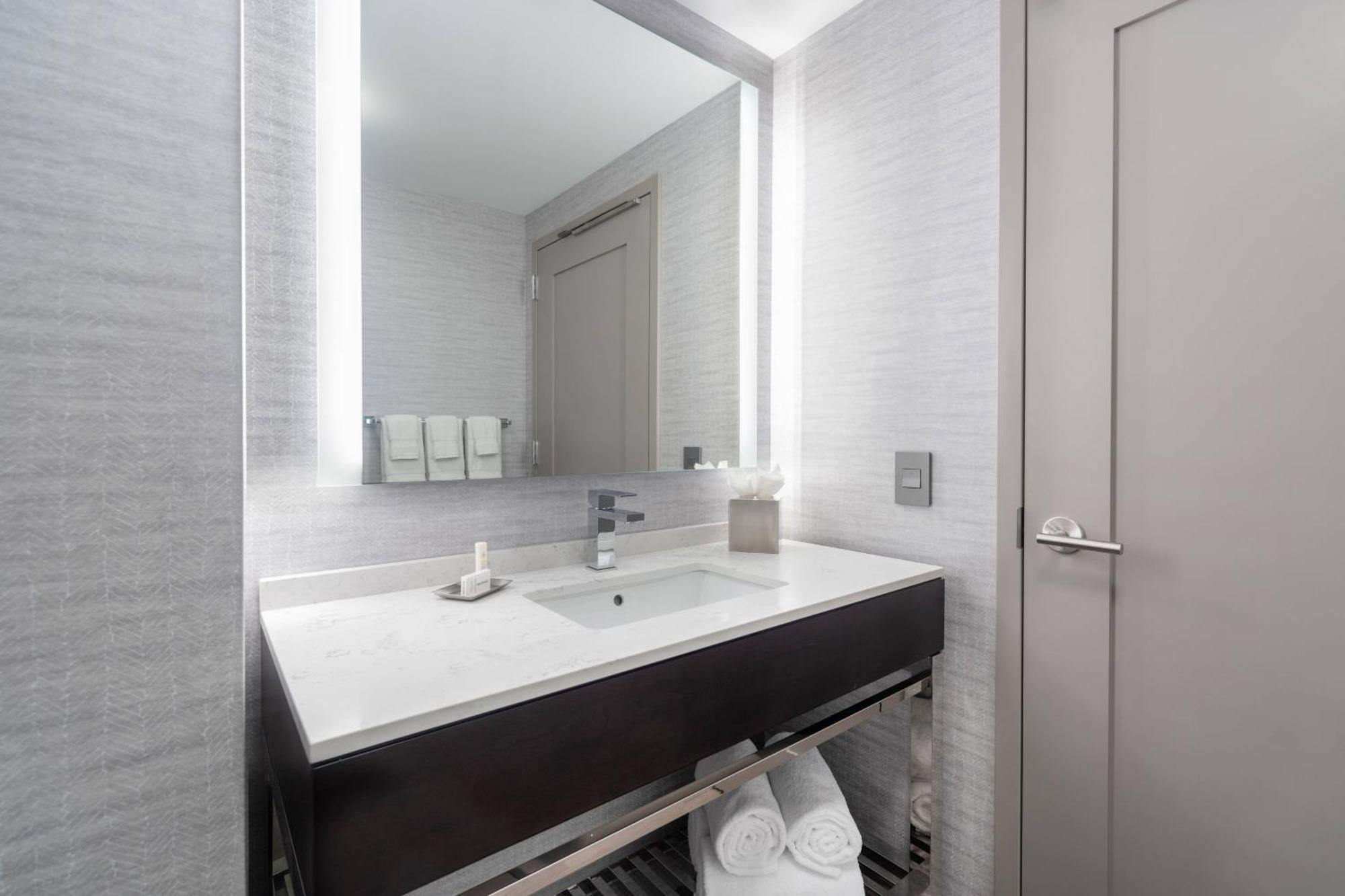 Fairfield Inn & Suites By Marriott Boston Уолтем Экстерьер фото