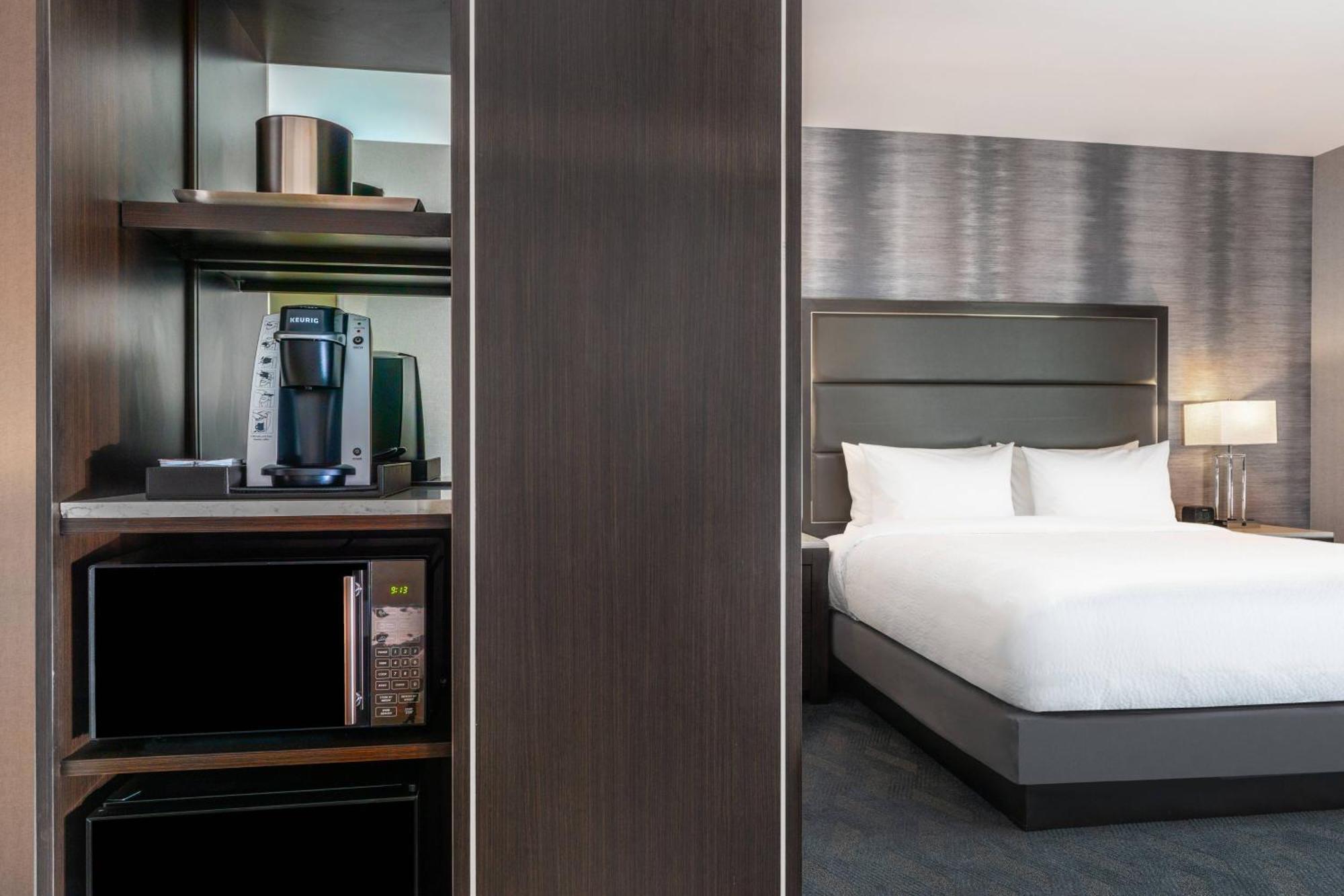 Fairfield Inn & Suites By Marriott Boston Уолтем Экстерьер фото